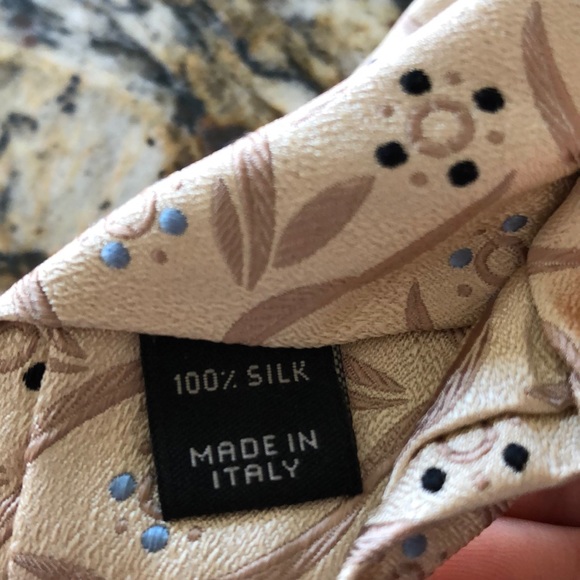 Tan floral Jos A Bank tie - Picture 5 of 5